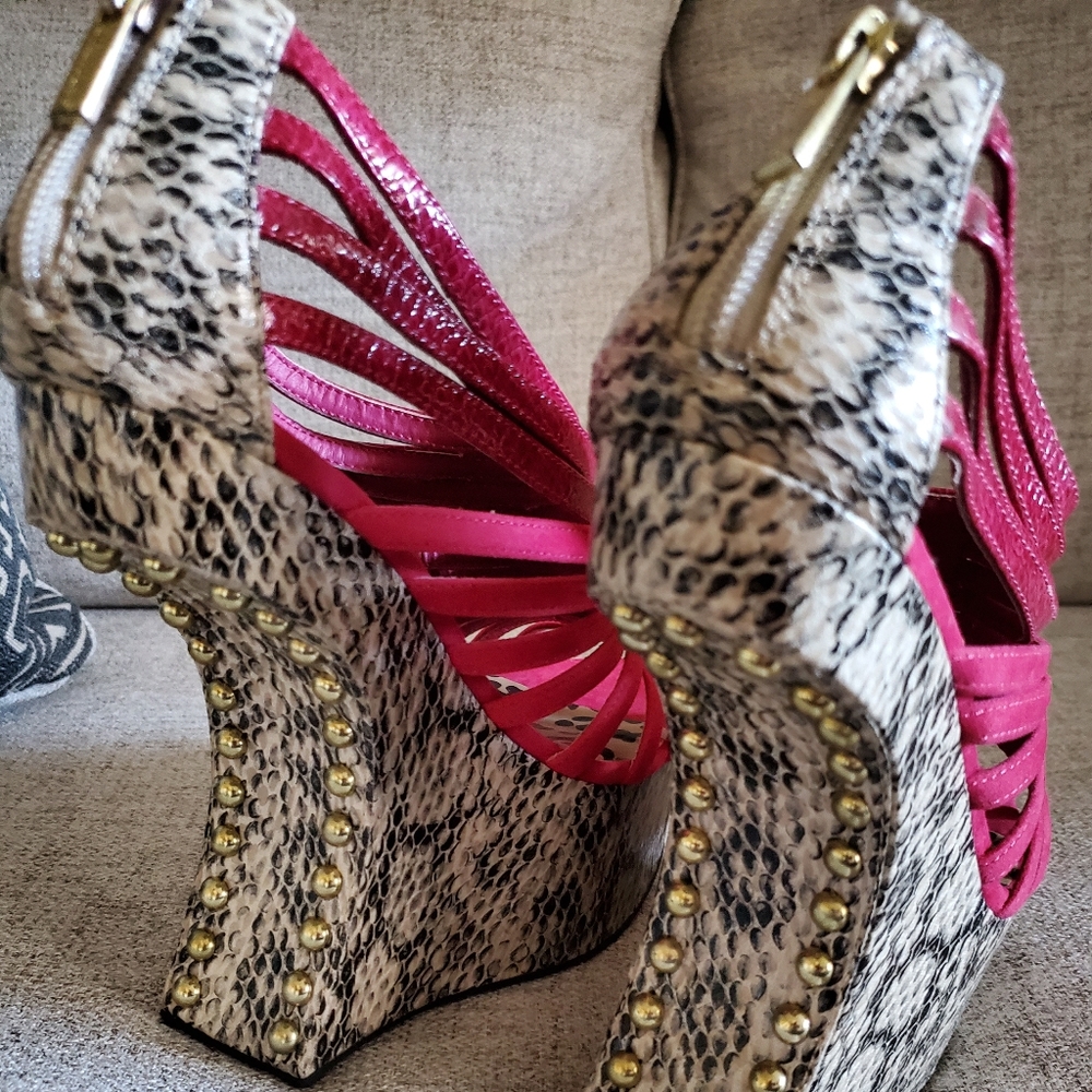 Red Shoes - Picture 3 of 7